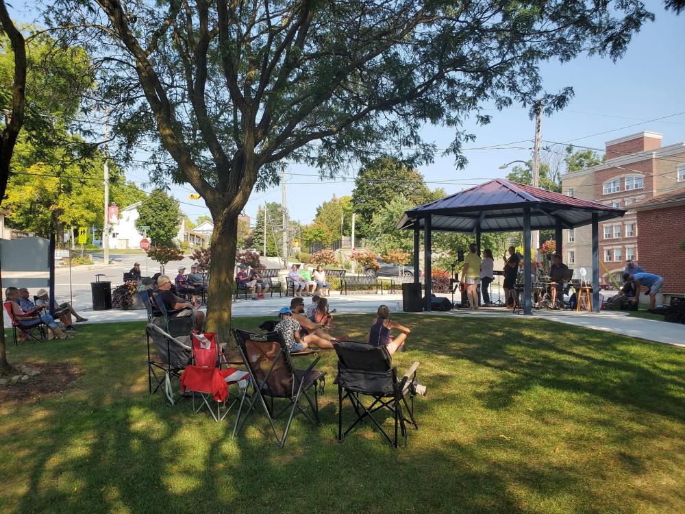 outdoor parkette music series